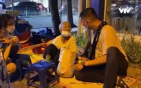 Nhóm thiện nguyện làm ấm lòng người vô gia cư