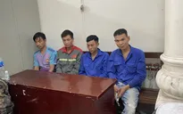 Bắt giữ nhóm công nhân chuyên trộm nắp cống đem bán ở Hà Nội