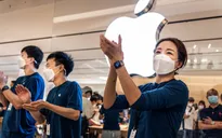 Apple vẫn kiếm bộn tiền khi cả thế giới khó khăn