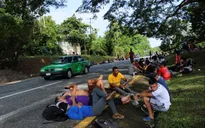 Phát hiện 100 người di cư trong xe tải ở Mexico
