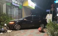 Xe "điên" tông hàng loạt xe trên phố đi bộ ở Hải Phòng, 3 người nhập viện