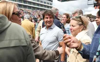 Tom Cruise đón sinh nhật 60 tuổi tại buổi hòa nhạc Adele