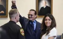 Johnny Depp kín tiếng hơn hậu thắng kiện