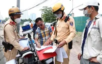 Lợi dụng quyền giám sát gây khó khăn cho CSGT trong quá trình xử lý vi phạm