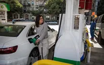 Giá xăng tại Mỹ tiếp tục giảm