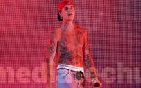 Justin Bieber biểu diễn lần đầu tiên hậu điều trị chứng liệt nửa mặt