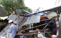 Mưa dông làm đứt đường dây điện trung thế, gây thiệt hại 13 căn nhà
