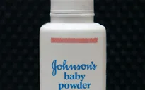 Johnson & Johnson dừng bán phấn rôm trẻ em trên toàn cầu