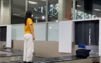 Thêm một trường hợp du khách leo lên băng chuyền để quay TikTok