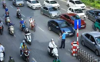 Phân làn trên đường Nguyễn Trãi: Xe bus “dễ thở”, xe máy ''vô tư'' đi sai làn