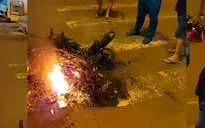 2 nhóm thanh niên hỗn chiến, đốt xe tại Bình Phước