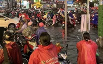 Mưa lớn, gần 40 tuyến đường tại TP Hồ Chí Minh ngập như sông