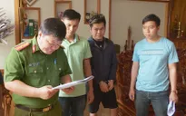 Cho bé gái vay tiền với yêu cầu thế chấp ảnh khỏa thân, clip "nóng"