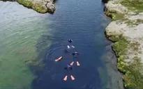 Trải nghiệm thú vị: Lặn giữa khe nứt hai lục địa Âu - Mỹ