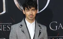 Joe Jonas thừa nhận sử dụng "thủ thuật thẩm mỹ" để trẻ hơn