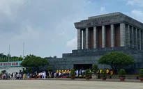 Người dân nô nức đến thăm Lăng Bác sau ngày mở cửa trở lại