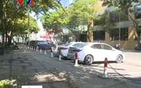 Khó thực hiện thu phí ô tô đỗ dưới lòng đường