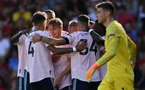 Arsenal chiếm ngôi đầu Ngoại hạng Anh