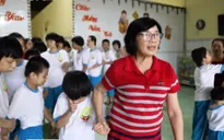 Việc tử tế: Dành cả thanh xuân cưu mang trẻ mồ côi, khuyết tật