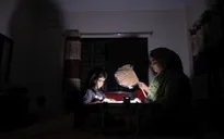 Bangladesh cắt giảm giờ học và giờ hành chính do giá điện tăng cao