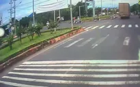 Đã tìm ra tài xế xe tải vượt đèn đỏ lao vun vút giữa đám đông
