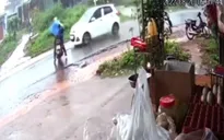 Tai nạn nghiêm trọng từ… áo mưa