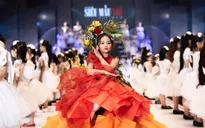 Ngắm mẫu nhí diễn kết màn BST Em và hoa tại Đại hội Siêu mẫu nhí 2022