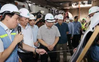 Thủ tướng Chính phủ trực tiếp kiểm tra thực địa tiến độ Dự án tuyến đường sắt đô thị đoạn Nhổn - Ga Hà Nội