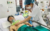 Uống rượu liên tục, người đàn ông ngộ độc methanol nguy kịch
