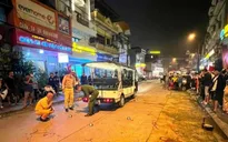 Va chạm xe điện thí điểm chở khách du lịch, một cháu bé 5 tuổi ở Sa Pa tử vong