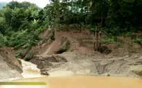 Nguy cơ vỡ đê và sạt lở đất ở Hà Tĩnh