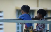 Trẻ lớp 1 học xa nhà: Cần chính sách hỗ trợ cho các em học sinh về mặt tâm lý