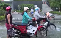 TP Hồ Chí Minh: Triều cường sớm, dâng cao gây ngập nhiều tuyến đường