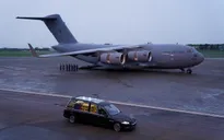 Hơn 5 triệu người theo dõi chuyến bay đưa thi hài Nữ hoàng Anh Elizabeth II về London