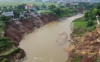 Sạt lở đất nghiêm trọng ở Phú Thọ do mưa lớn kéo dài