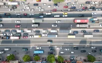 Nhiều tài xế ngang nhiên đi vào làn dừng khẩn cấp trên đường vành đai 3