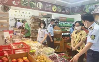 Hà Nội tổng kiểm tra cửa hàng hoa quả nhập khẩu