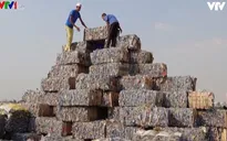 Kim tự tháp khổng lồ từ rác thải