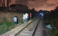 Cố vượt rào chắn đường sắt, một người bị tàu hỏa đâm tử vong