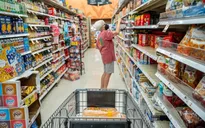 Áp lực lãi suất đè nặng lên người tiêu dùng Mỹ