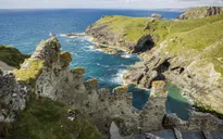 Lâu đài Tintagel của vua Arthur có nguy cơ đổ xuống biển do biến đổi khí hậu