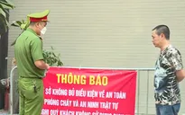 Công an Hà Nội ra quân gắn biển karaoke vi phạm phòng cháy chữa cháy