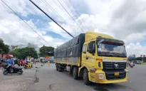 Lọt vào điểm mù xe tải, một phụ nữ đi xe đạp điện bị cán tử vong