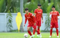 ĐT Việt Nam tích cực tập luyện dù thời tiết không thuận lợi