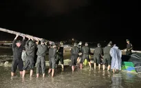 Công an trắng đêm giúp dân chống bão số 4