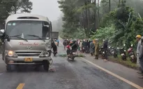 Xe khách va chạm với xe máy, hai học sinh thương vong