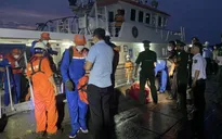 Đưa 14 thuyền viên tàu gặp nạn trên biển vào bờ an toàn trước bão số 4