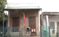 Người dân hối hả chằng chống nhà cửa ứng phó bão