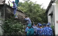 Vùng Cảnh sát biển 2 chằng chống nhà cửa, đưa người dân đến nơi tránh trú an toàn