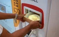 Máy phát bánh mì miễn phí ở Dubai, UAE